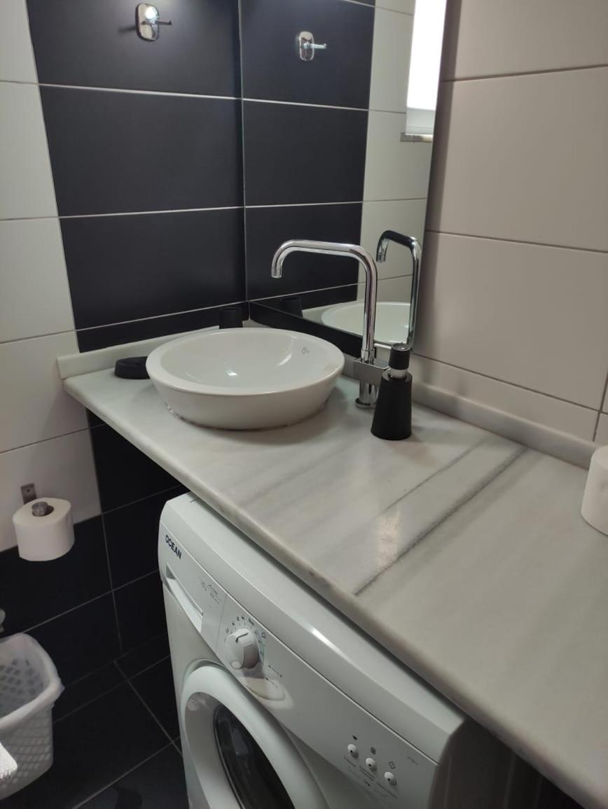 Adam Apartments Sarandë 외부 사진