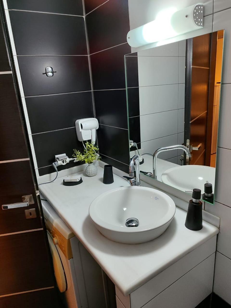 Adam Apartments Sarandë 외부 사진